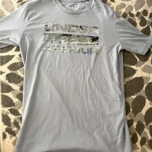 Under armor Mens small blueish grey shirt sleeve shirt
